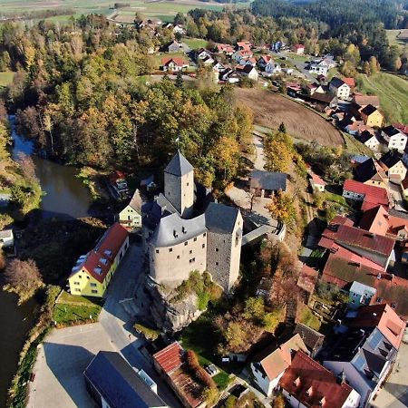 Ferienwohnung Und Sommerhaus Unter Der Burg Falkenberg  外观 照片